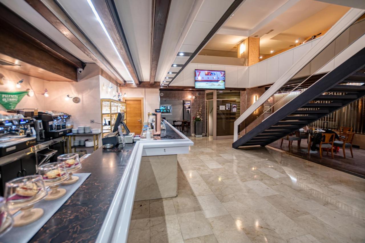 Hotel Castilla Vieja Παλένθια Εξωτερικό φωτογραφία